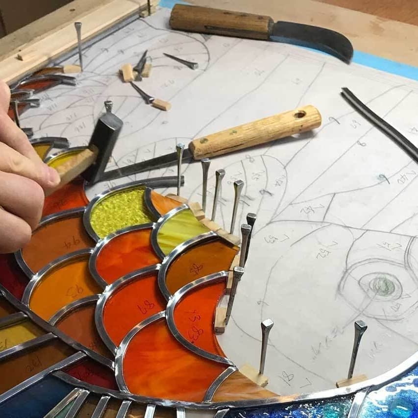 ステンドグラス制作風景